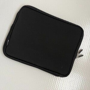 Belkin Neoprene Soft Sleeve - Black F8N082-BLK